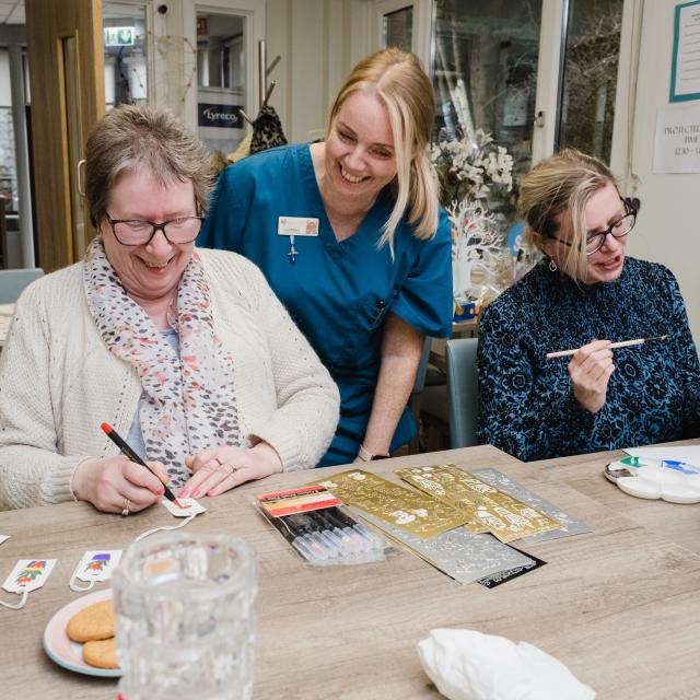 creative therapy at bolton hospice