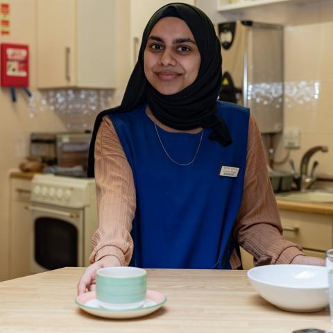Apply online to become a hospice volunteer